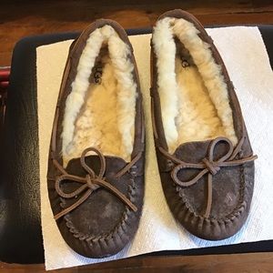 UGG Slipper Shoes 🥿 Size 8